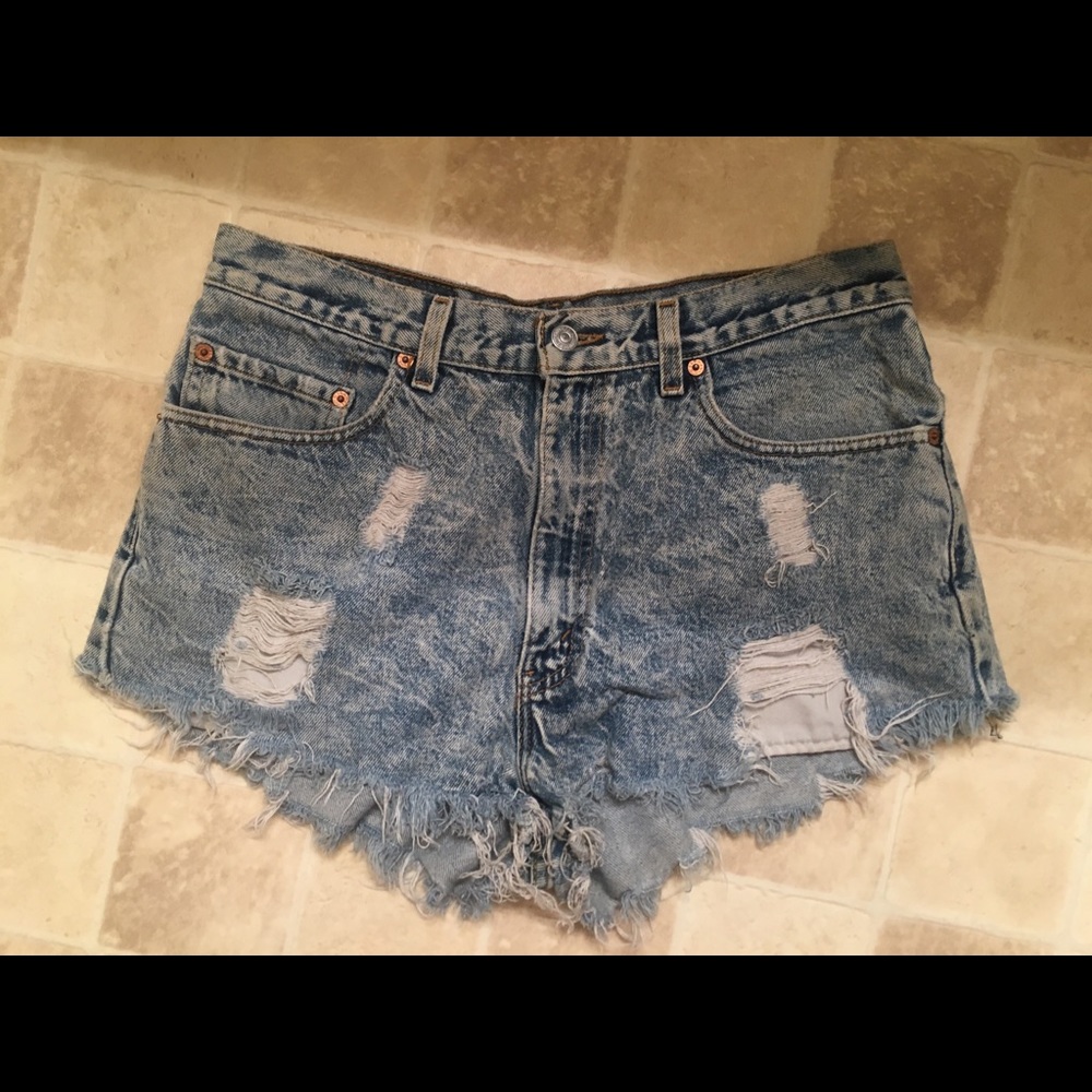Levi Shorts ~ Ripped